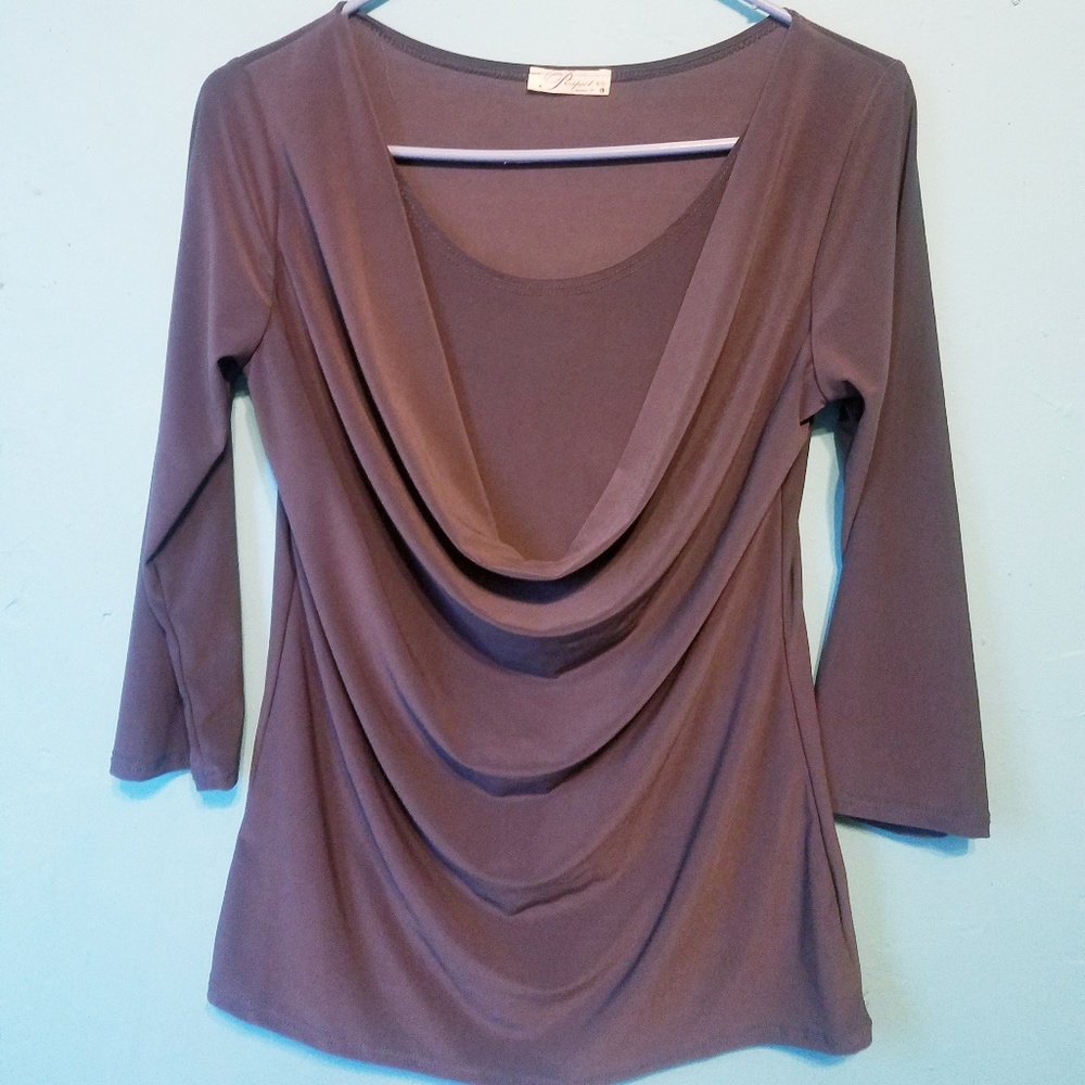 *SOLD* Grey 3/4 sleeves top